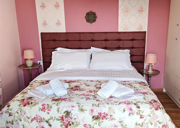 Domenica's Corfu - Roses